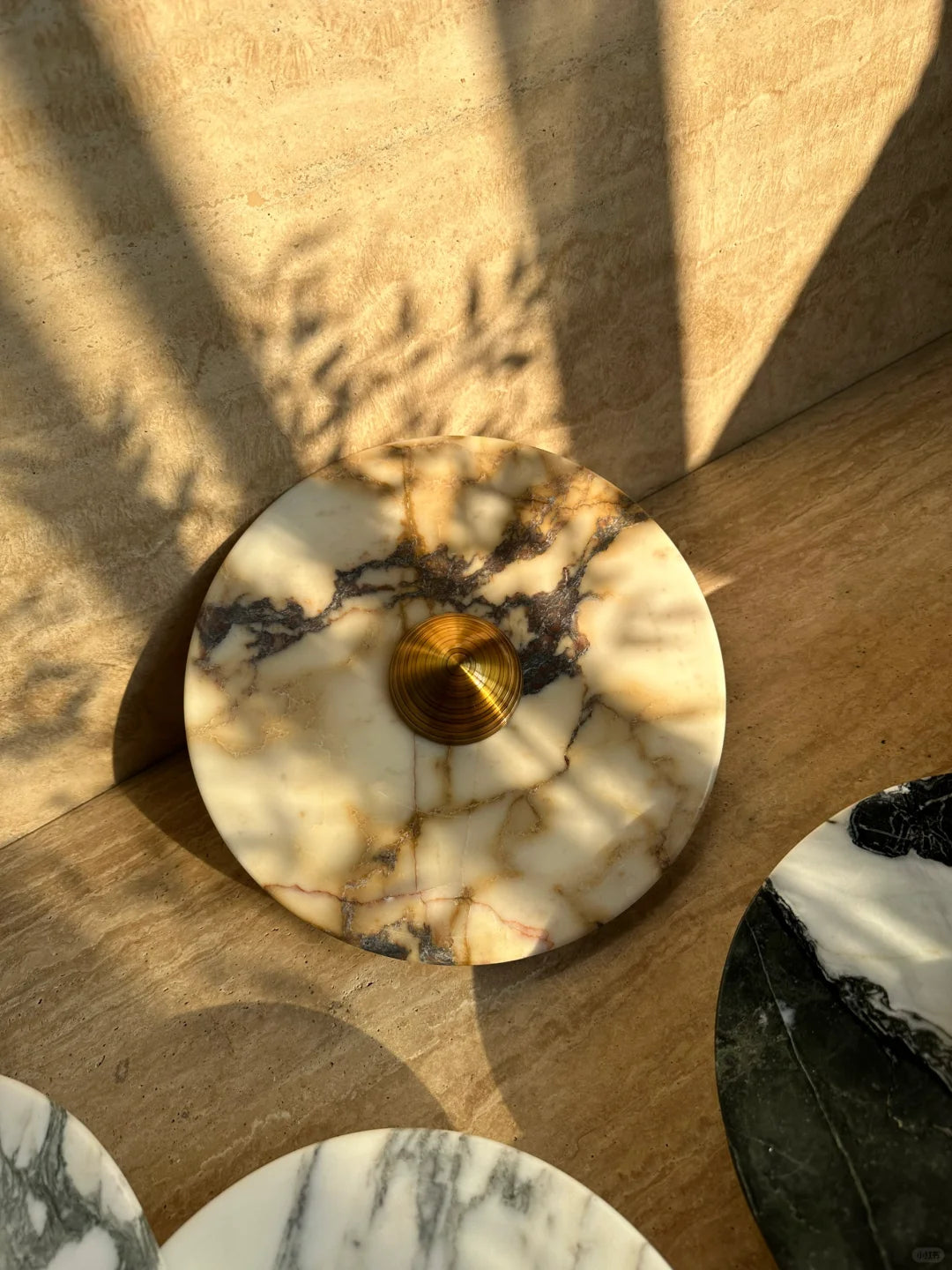 Calacatta Oro Round Sconce