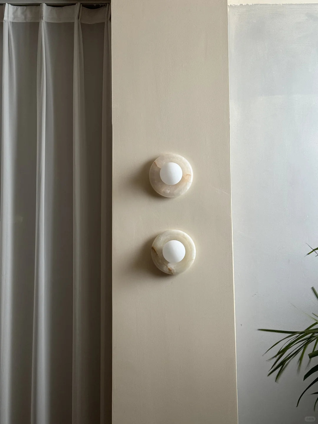 Gravure Onyx Sconce