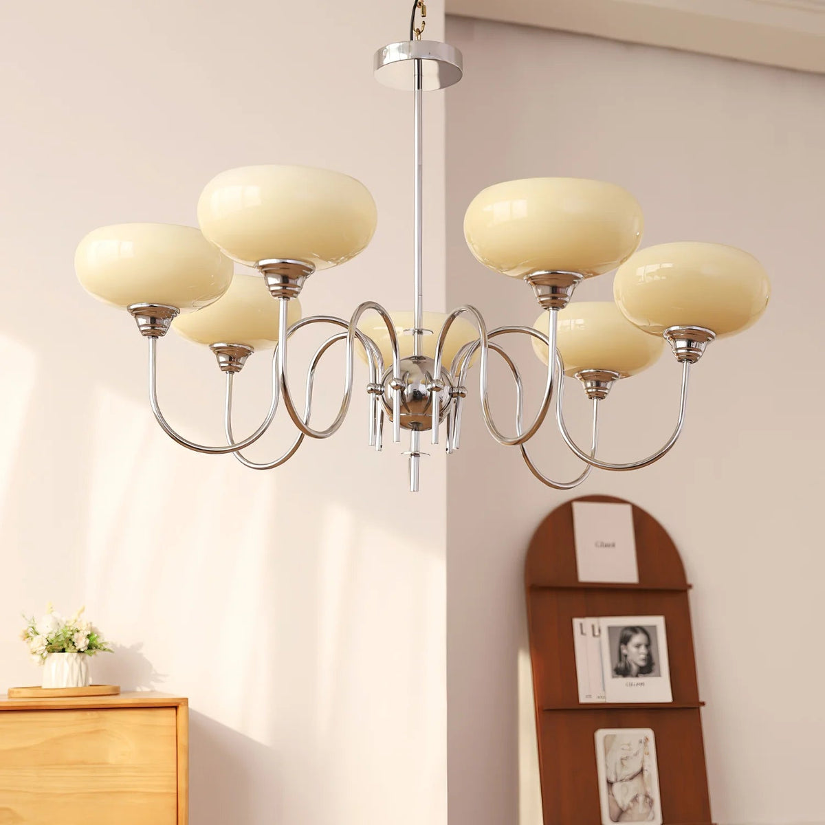 <img src="IleanaVintageChandelier_lunrlighting_10.jpg"alt="Rendering of vintage chandelier in bedroom"/>