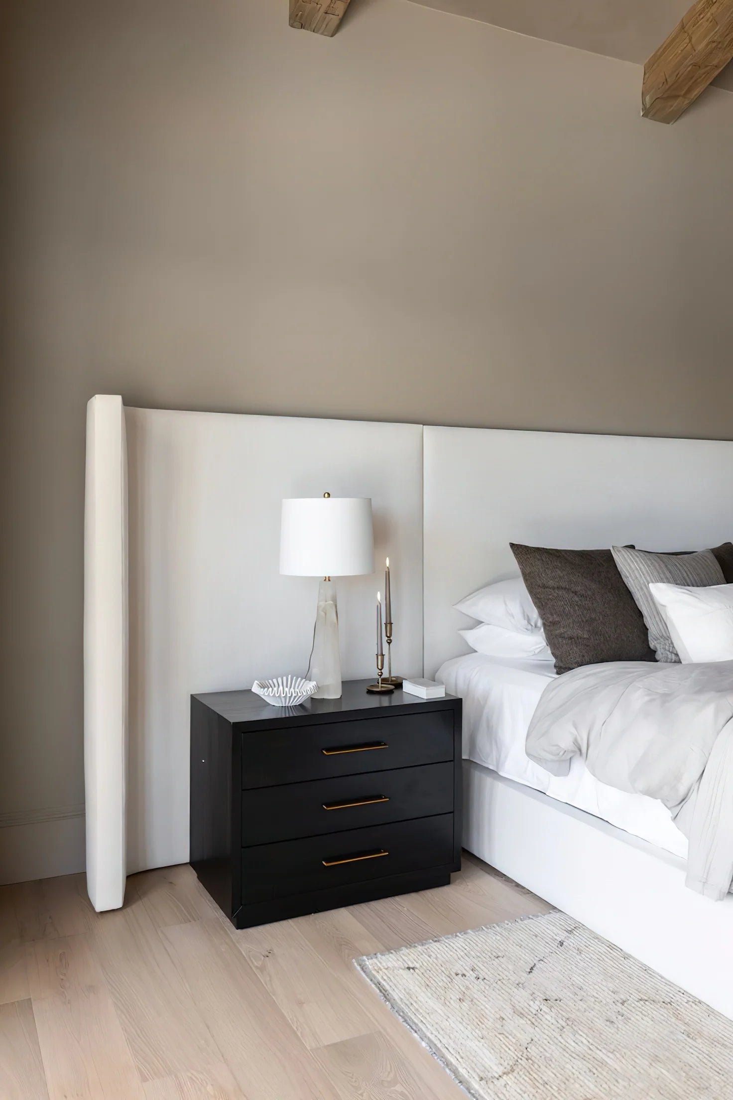 Quatrefoil Alabaster Table Lamp