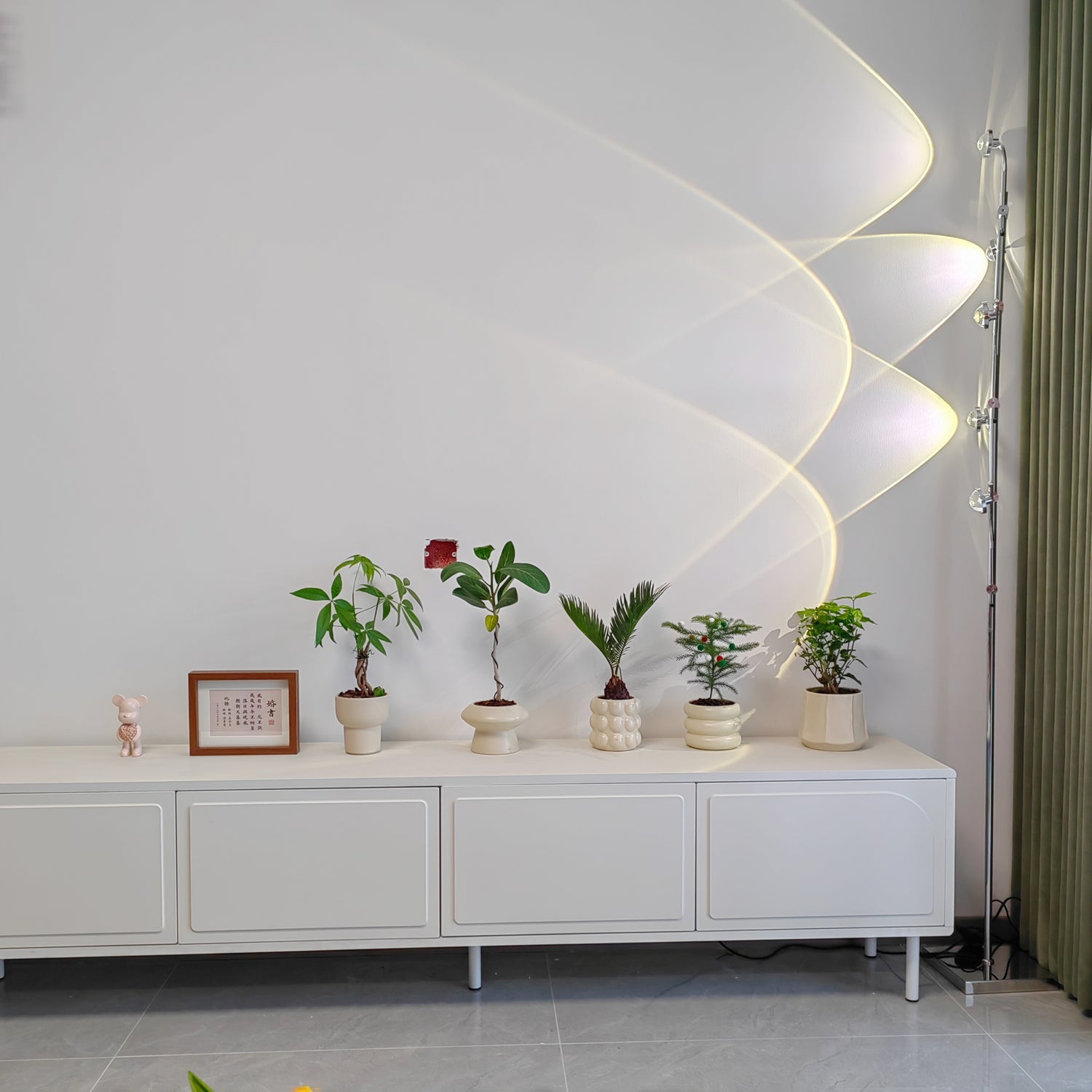 Ealand Floor Lamp