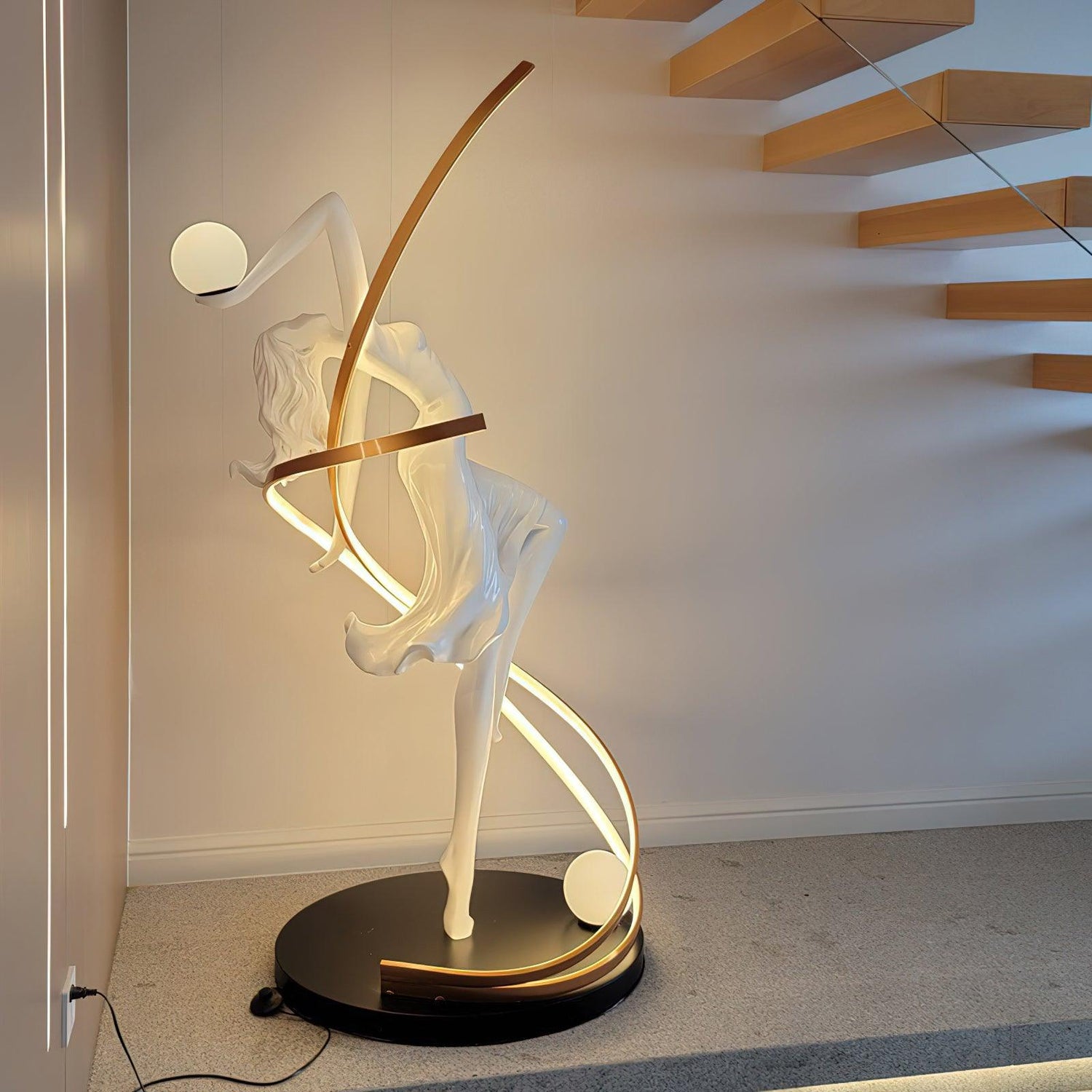 Frigg Sculpture Floor Lamp