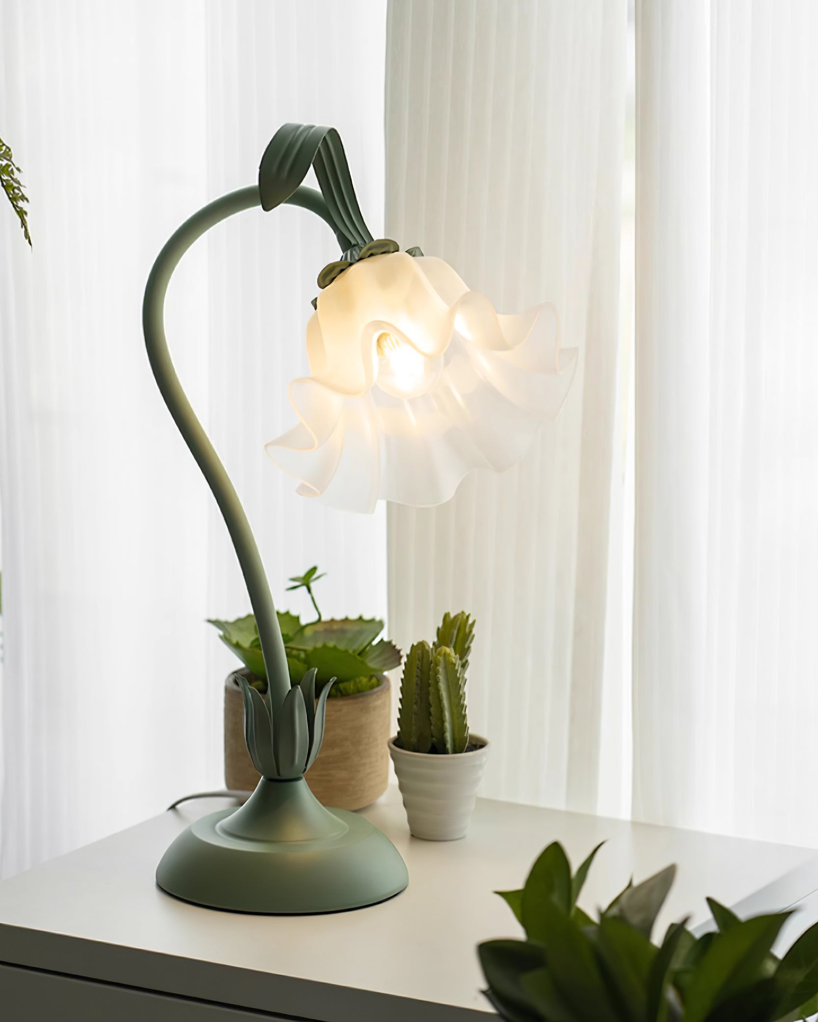 Lily of the Valley Table Lamp